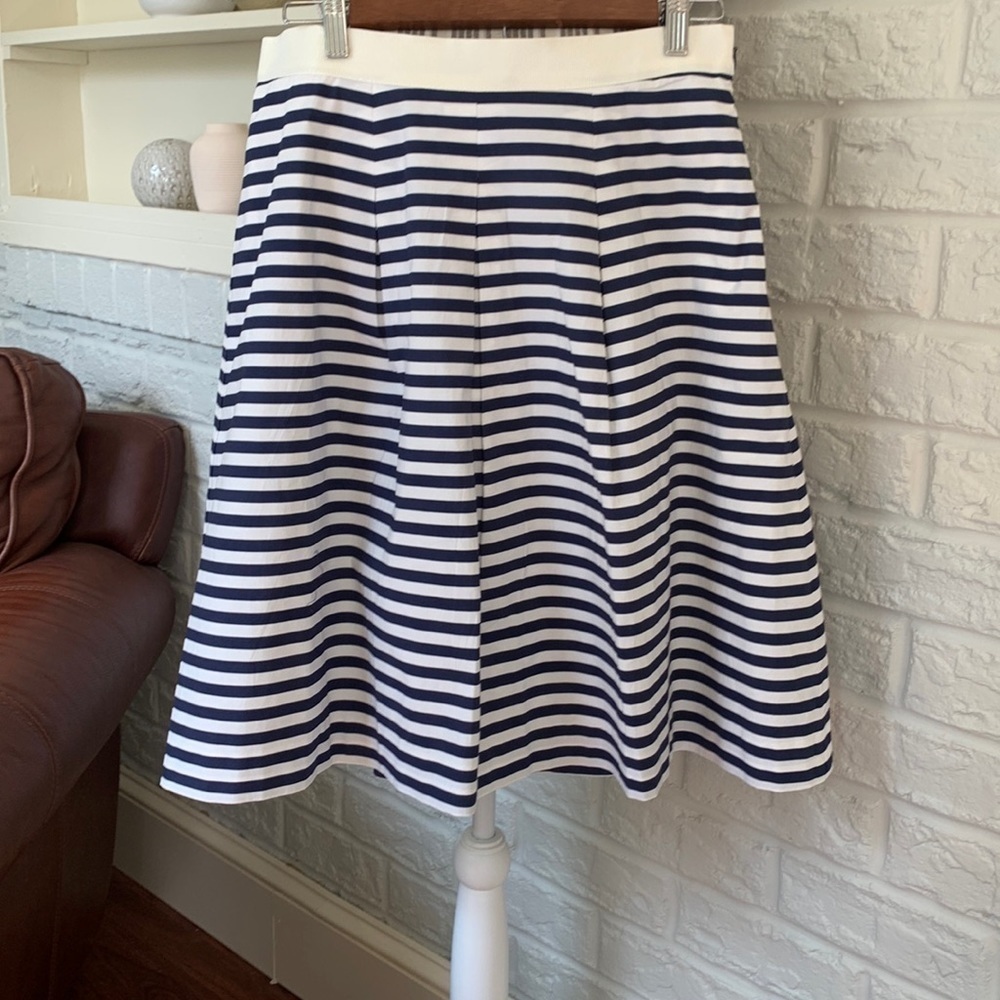 ANN Taylor Loft Navy Blue and White Stripe A-Line Pleated Skirt Size 8